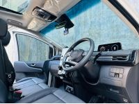 HYUNDAI STARIA 2.2 Diesel Premium with Sunroof 2022 สีขาว Warranty 5 ปี รูปที่ 6